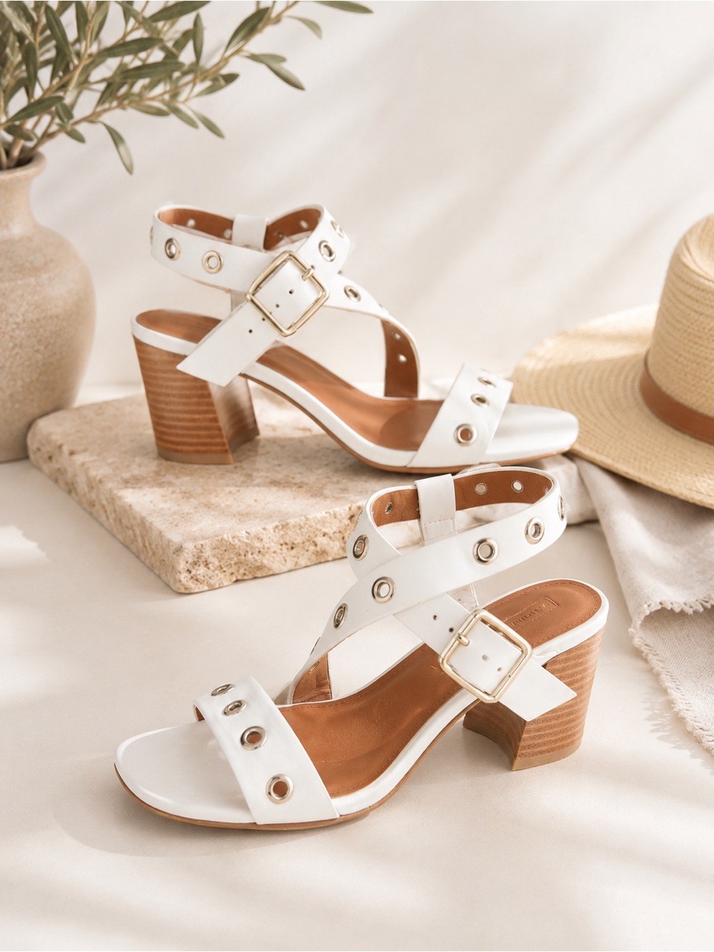 ANTONIO MELANI STACKED BLOCK HEEL ANKLE STRAP GROMMET SANDALS WHITE SIZE 10